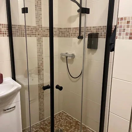 Charmante In Uni Naehe *